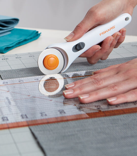 Fiskars Fashion Stick Rotary Cutter 45 mm